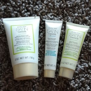 Travel-size satin hands set